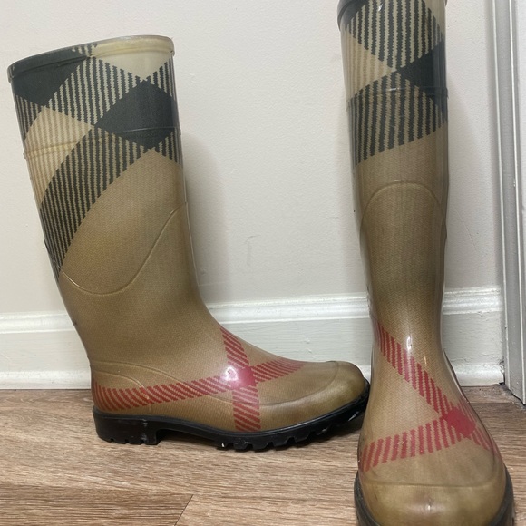Burberry Rainboots - Picture 5 of 6